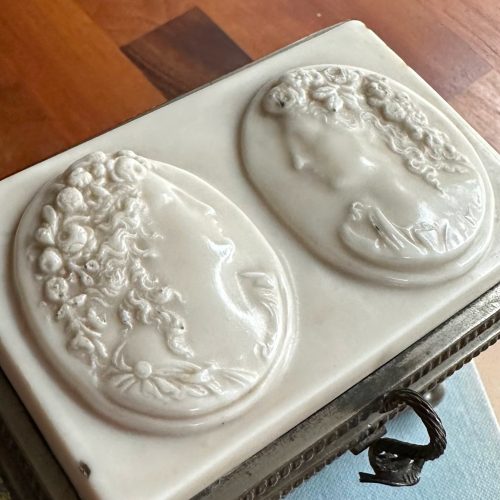 Alabaster trinket box with cameo of two ladies in profile on lid