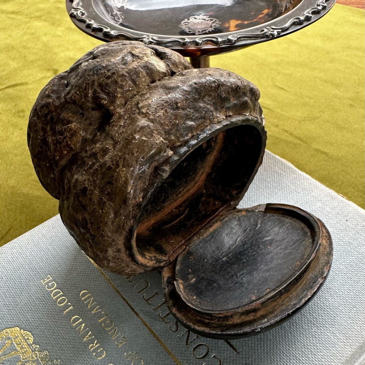 Victorian PapierMâché Dog Turd Snuff Box Bauble Magpie