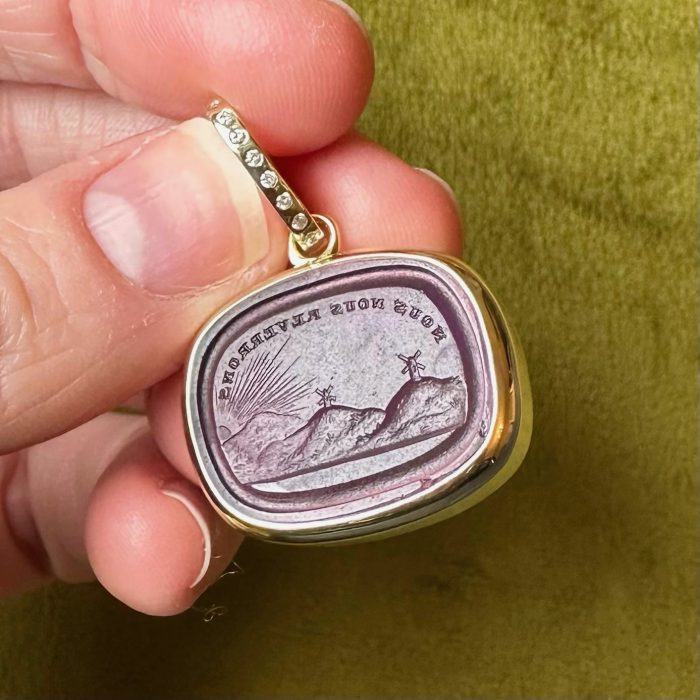 Rose gold set classic intaglio seal pendant with diamond enaBailer