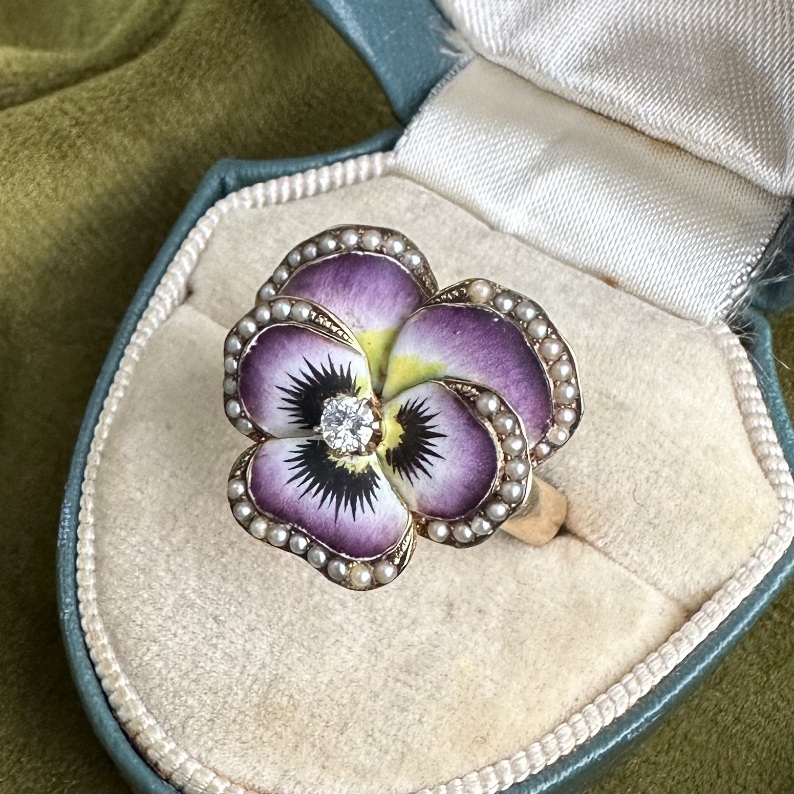 Antique 14ct Gold, Enamel, Seed Pearl & Diamond Pansy Ring - Image 3