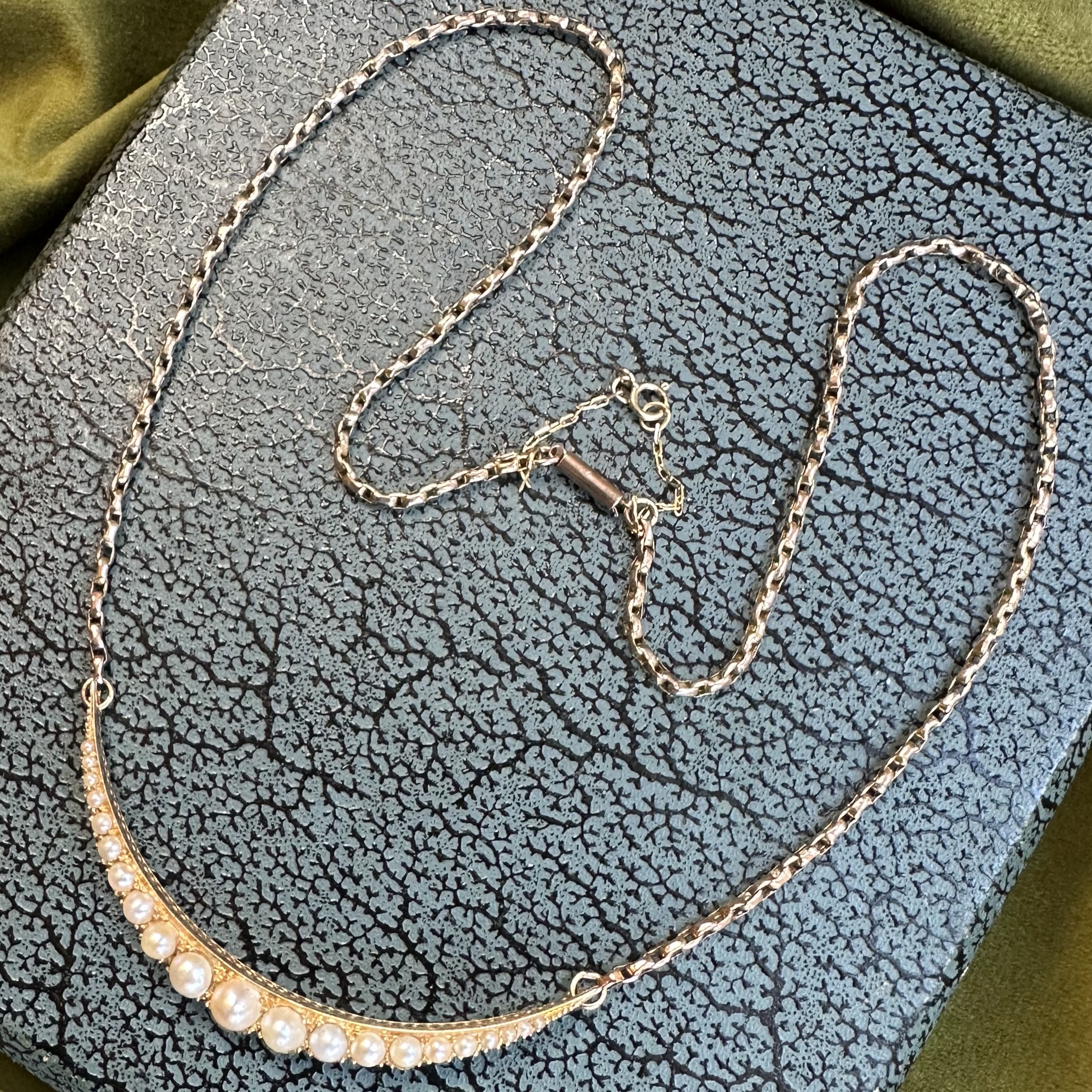 Antique 15ct Gold & Pearl Crescent Necklace - Image 3