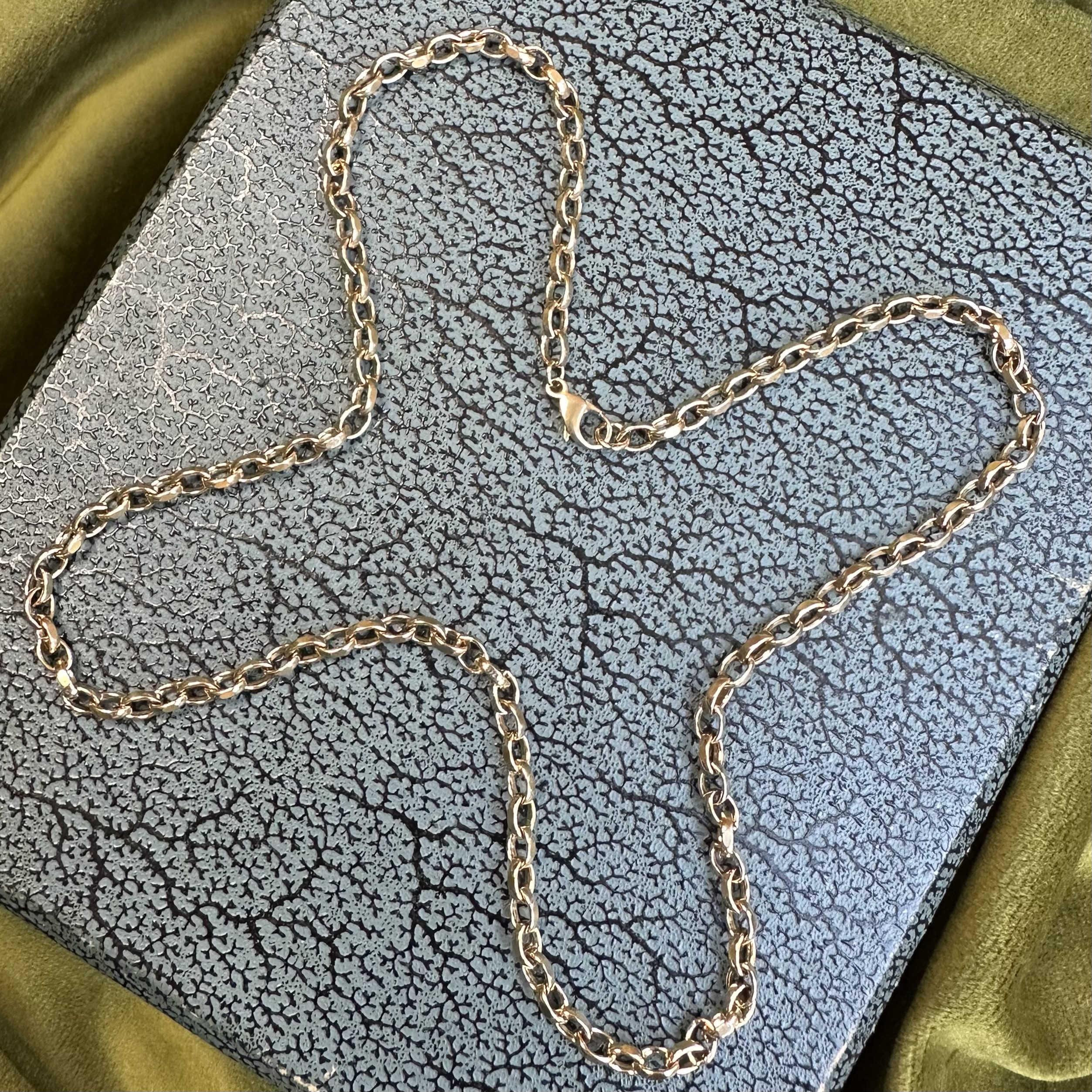 Fantastic 9ct Diamond Cut Biker Chain - Image 3