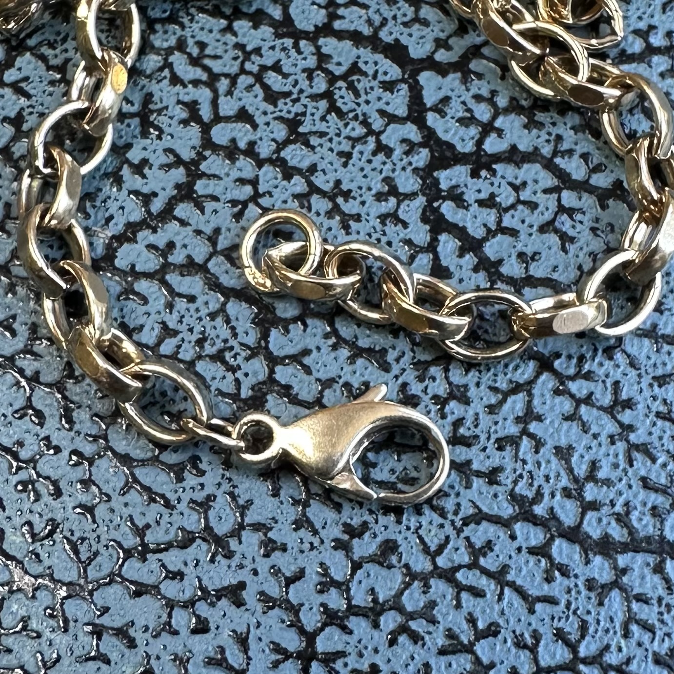 Fantastic 9ct Diamond Cut Biker Chain - Image 5