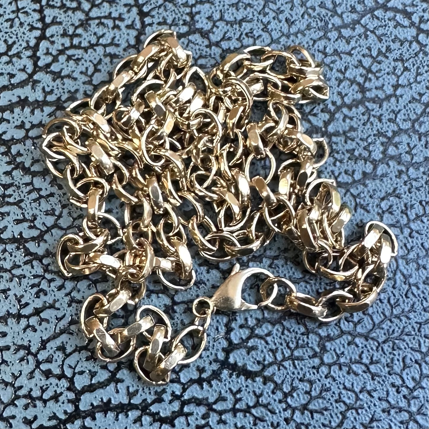 Fantastic 9ct Diamond Cut Biker Chain - Image 6