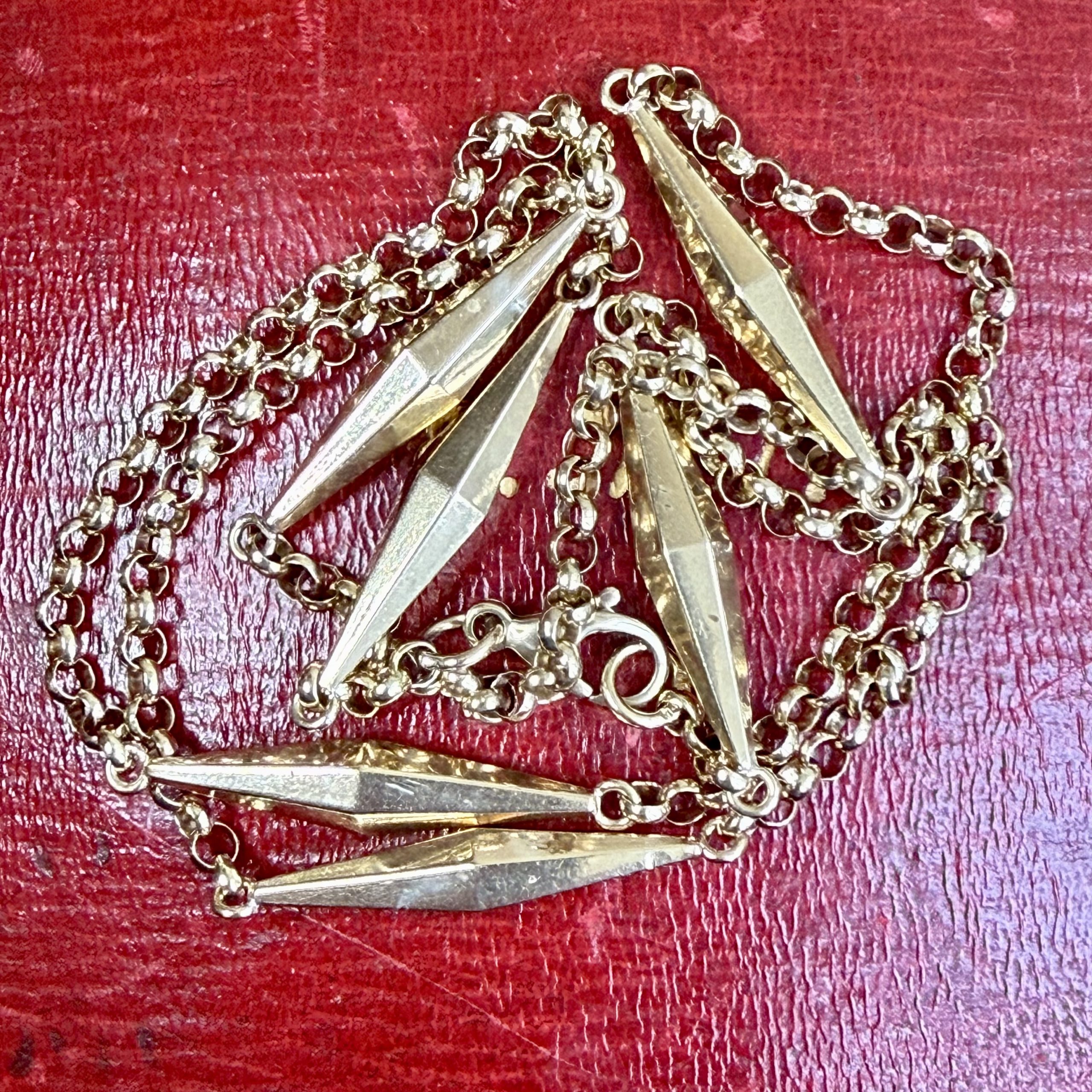 Gorgeous Antique 9ct Station Chain - Image 4