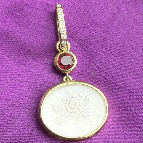 Coming Up Roses 14ct Gold Pendant