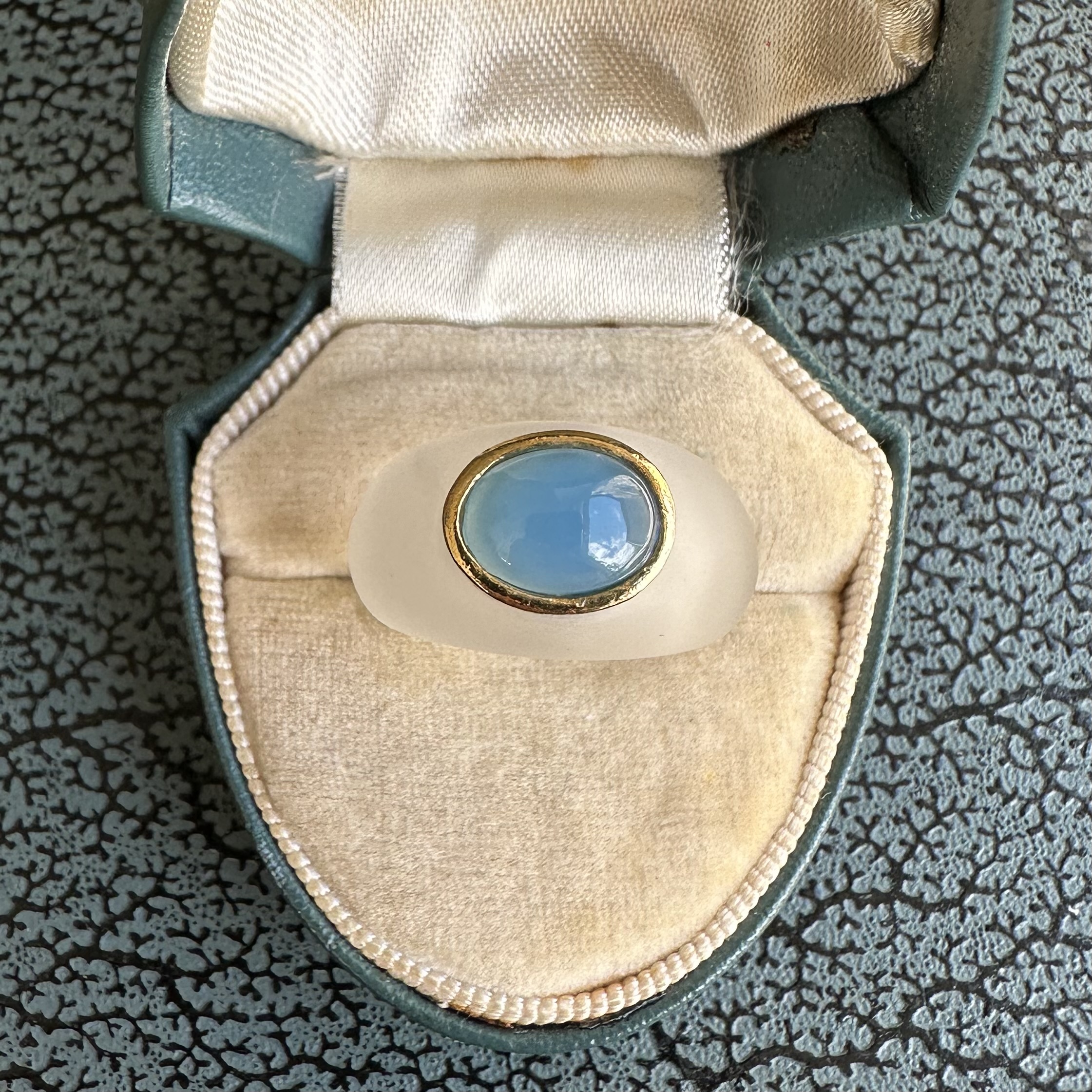 Vintage Rock Crystal & Blue Chalcedony Cabochon Ring - Image 3