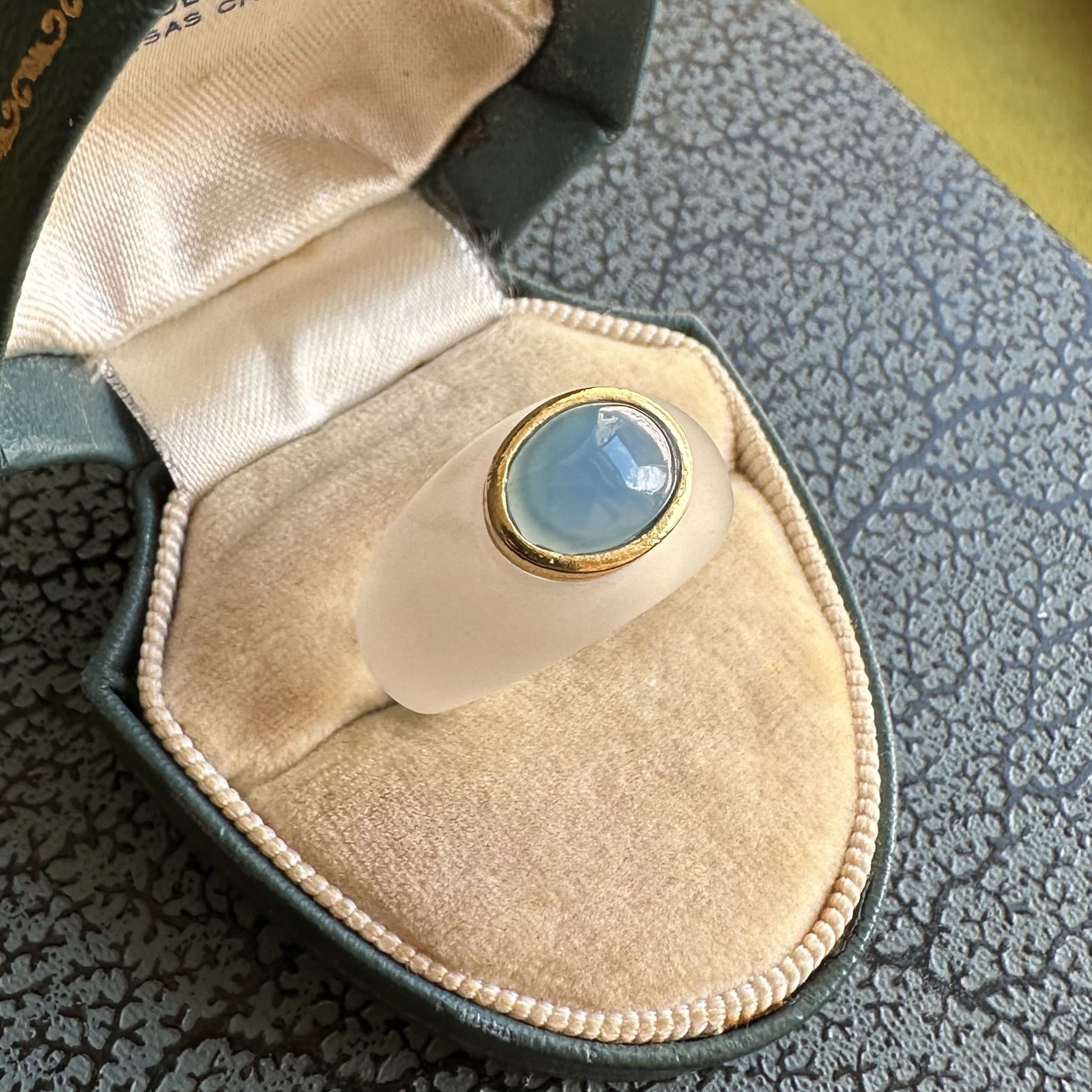 Vintage Rock Crystal & Blue Chalcedony Cabochon Ring - Image 4