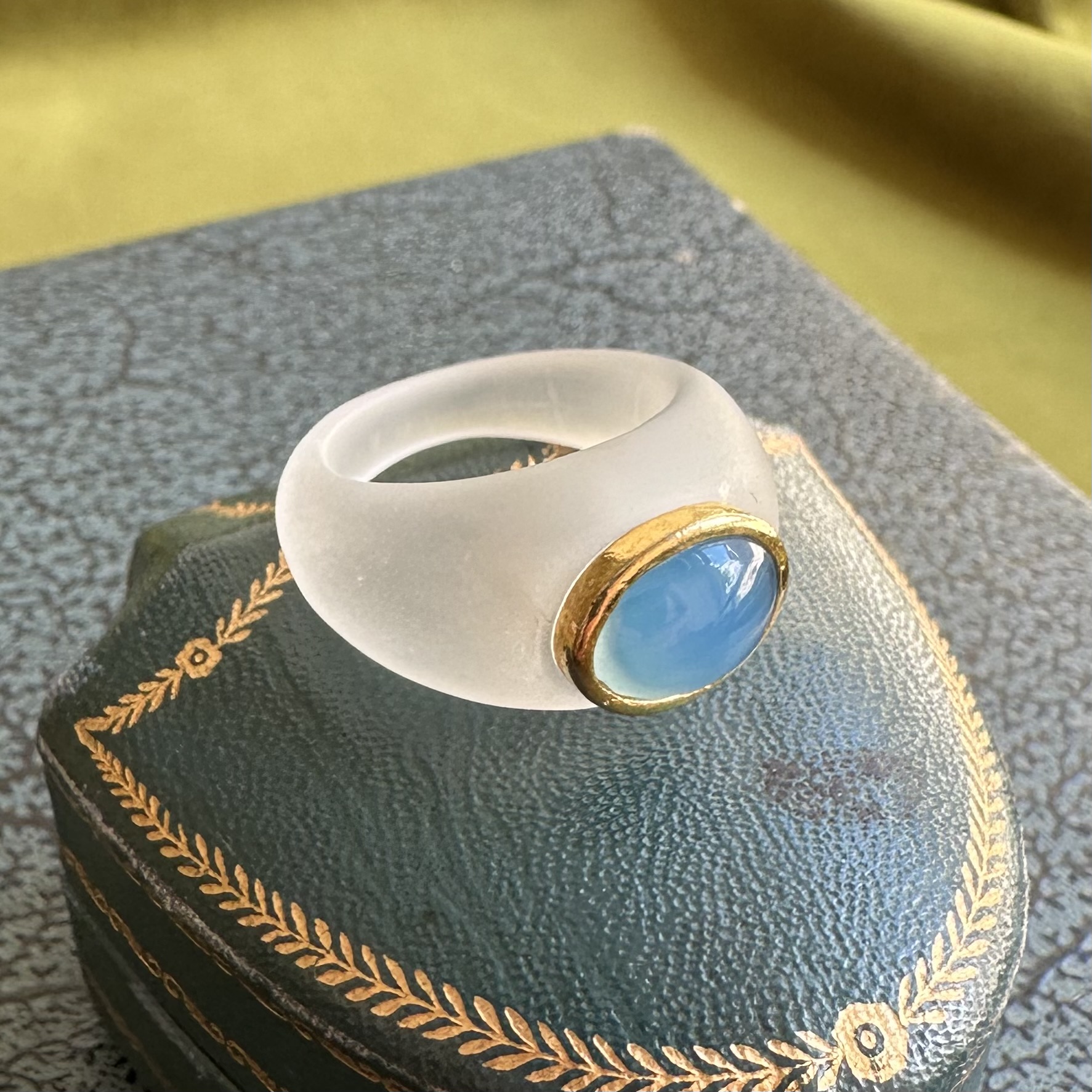 Vintage Rock Crystal & Blue Chalcedony Cabochon Ring - Image 11