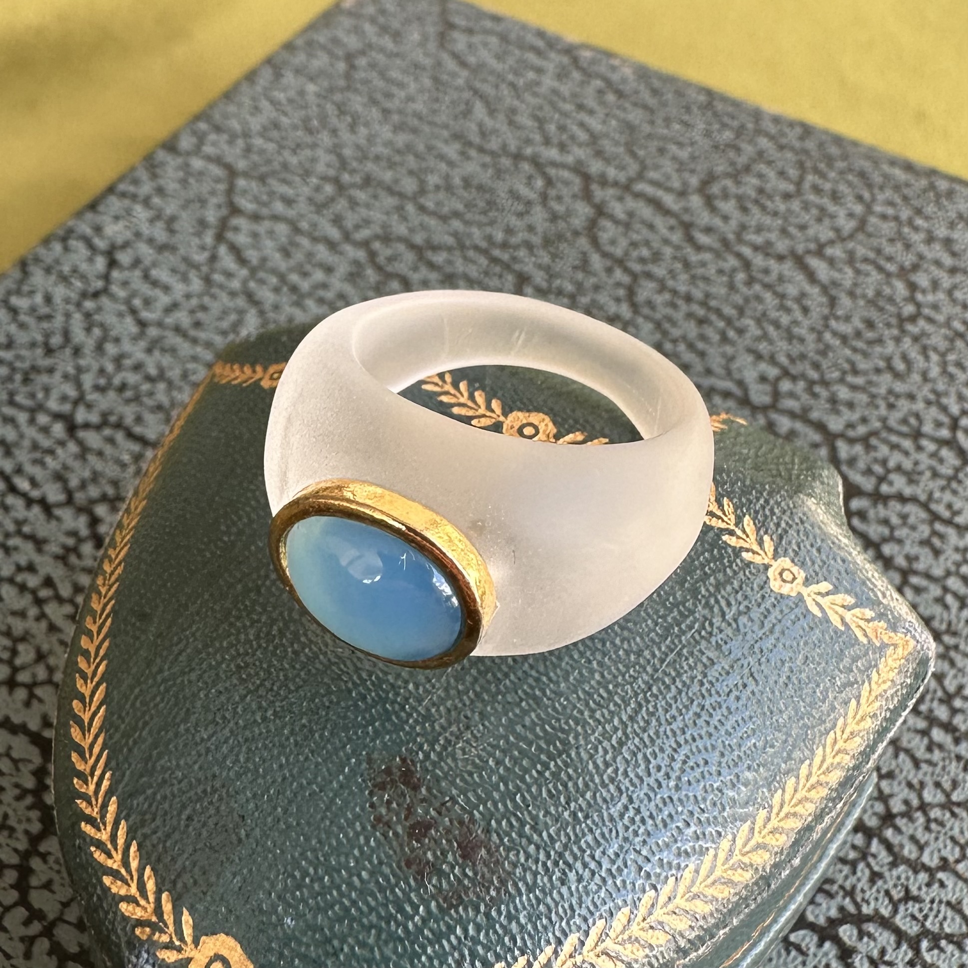 Vintage Rock Crystal & Blue Chalcedony Cabochon Ring - Image 12