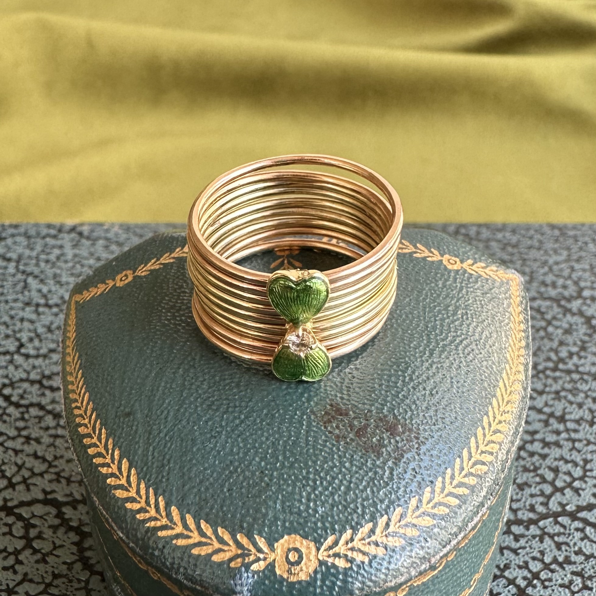 14ct Gold Enamelled Hearts Harem Ring