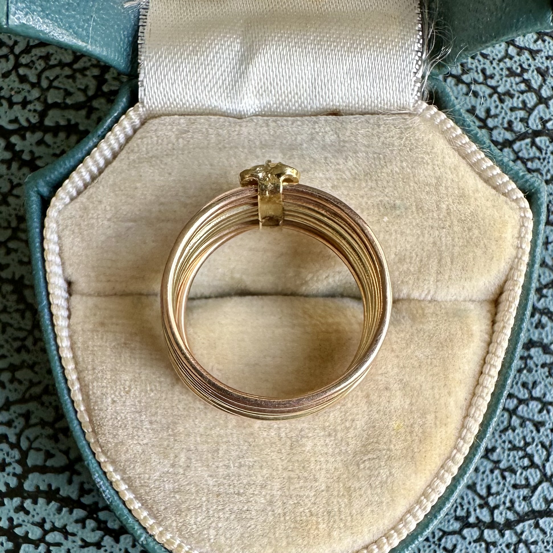 14ct Gold Enamelled Hearts Harem Ring - Image 5