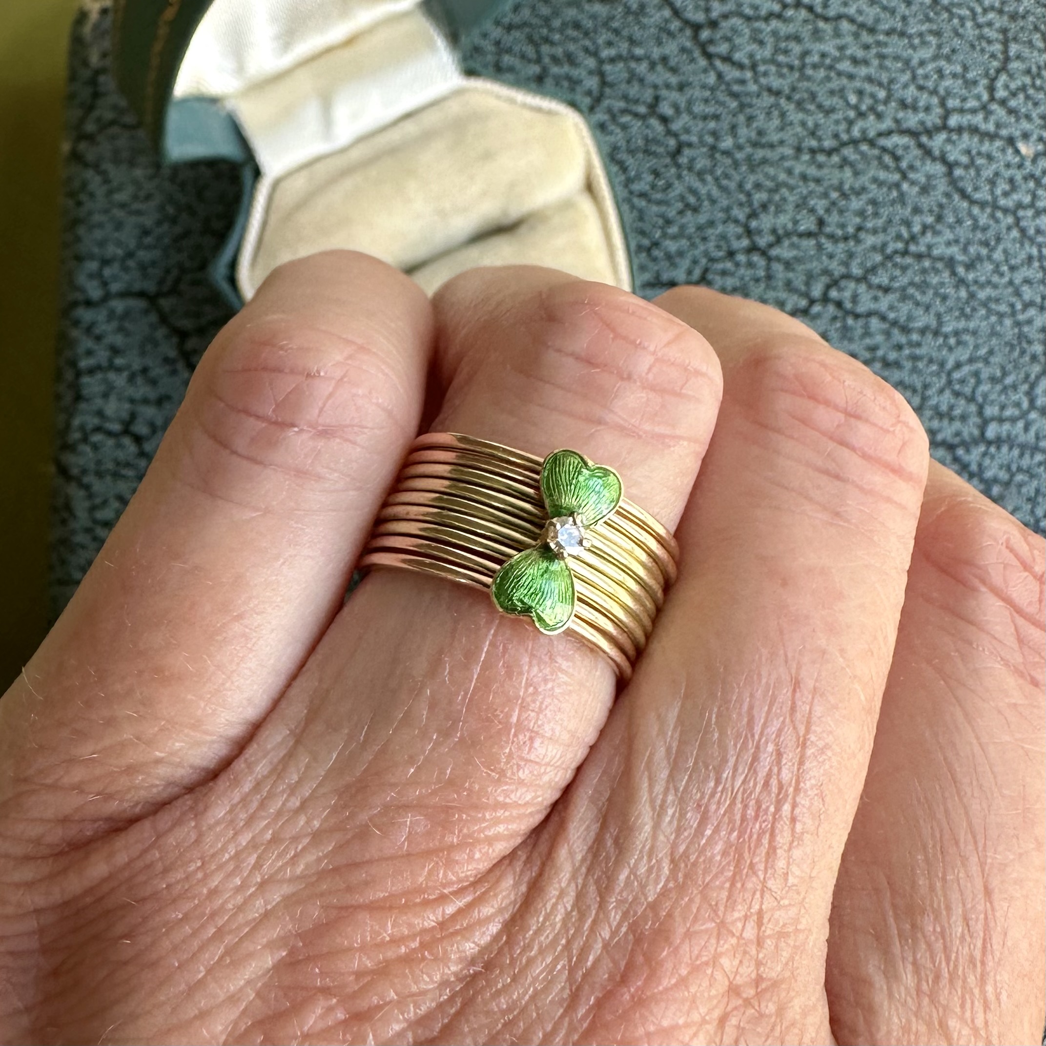 14ct Gold Enamelled Hearts Harem Ring - Image 2