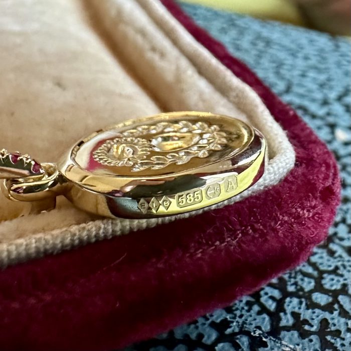 Victorious Love Intaglio Ingot Pendant With 14ct Gold With Ruby EnaBailer - Image 5