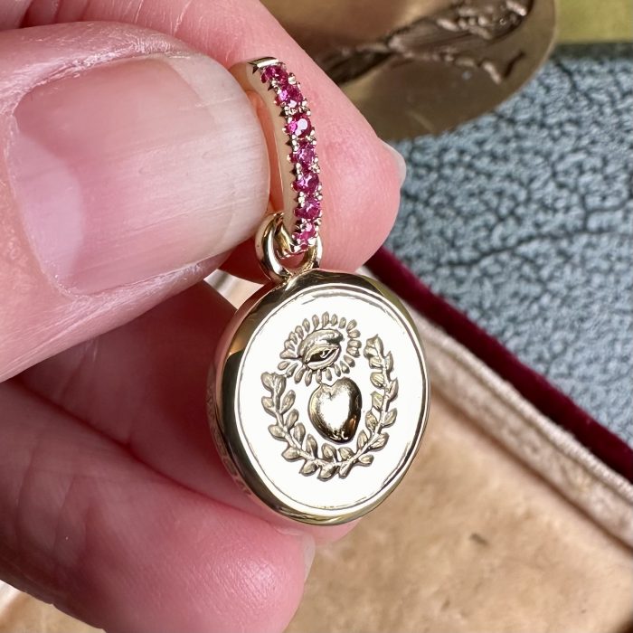 Victorious Love Intaglio Ingot Pendant With 14ct Gold With Ruby EnaBailer - Image 6