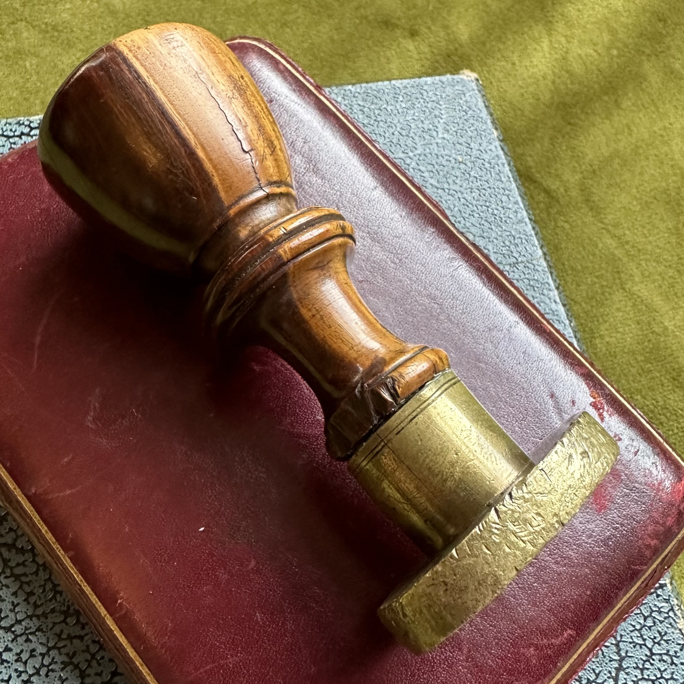 Banff Literary Society Laburnum & Brass Desk Seal With Beehive Matrix - Image 4