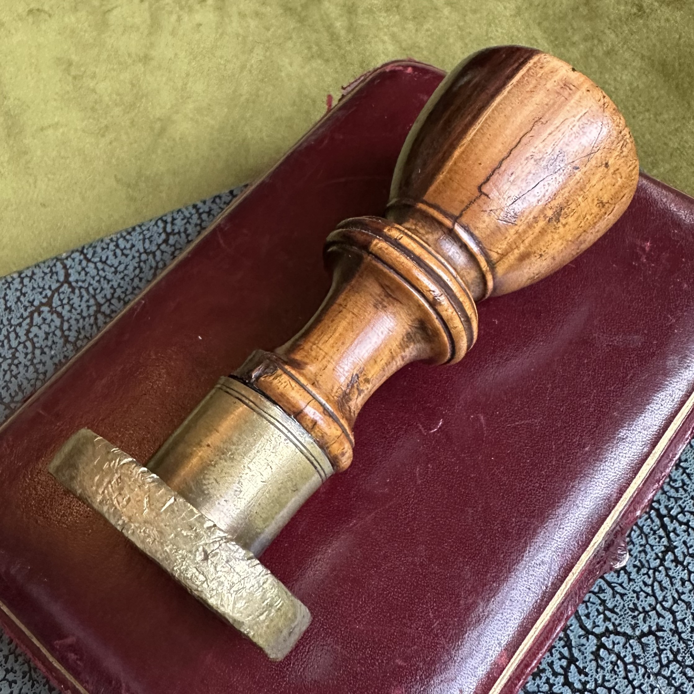 Banff Literary Society Laburnum & Brass Desk Seal With Beehive Matrix - Image 5