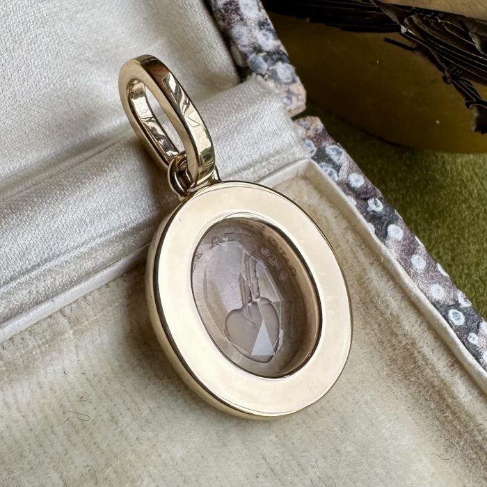 'Therefore I Act' 18ct Gold and Diamond Pendant - Image 4