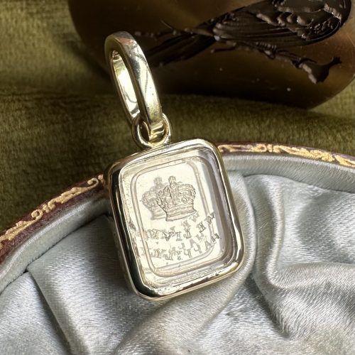 Closed Back Classic Pendant