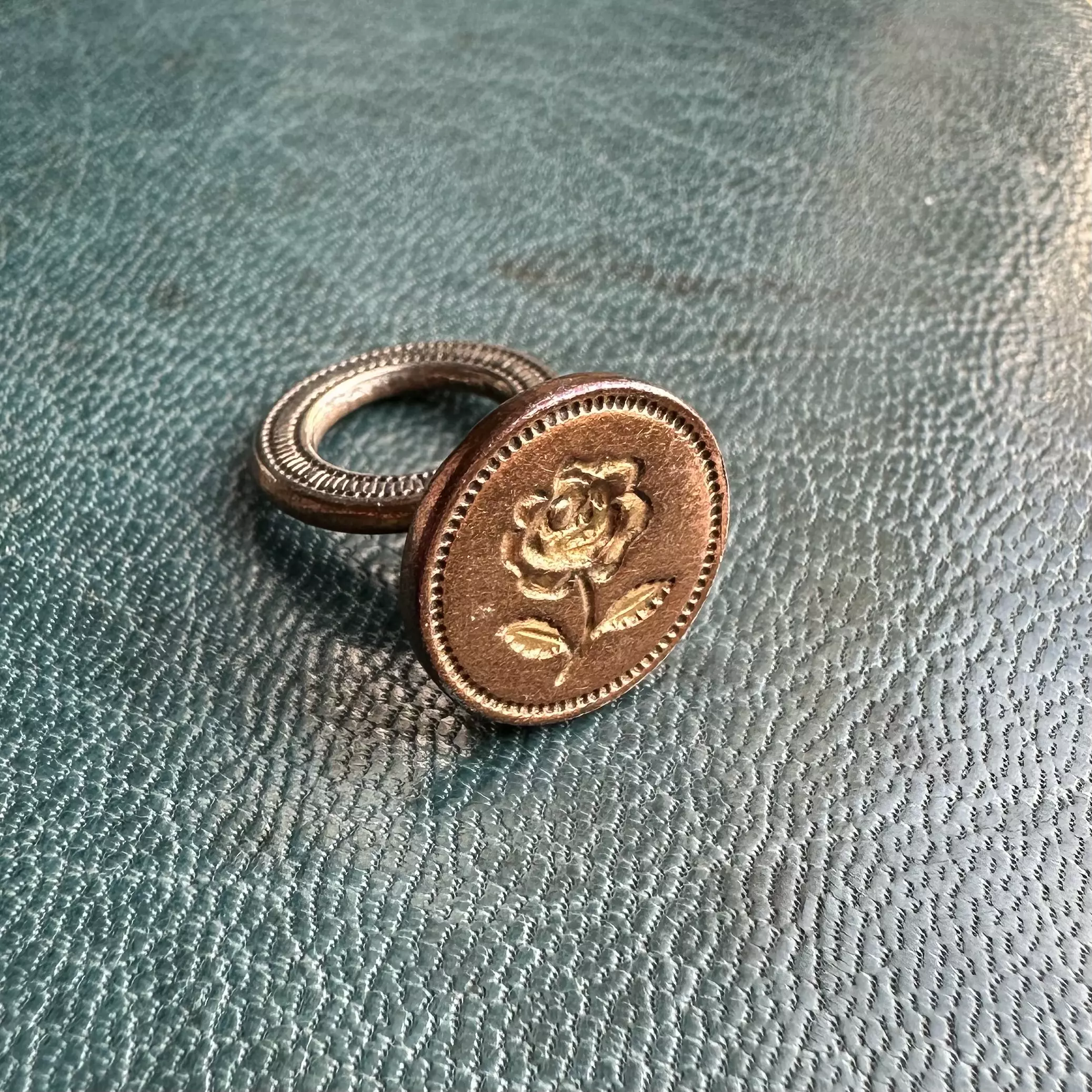 Bicolour Metal Rose Fob Seal