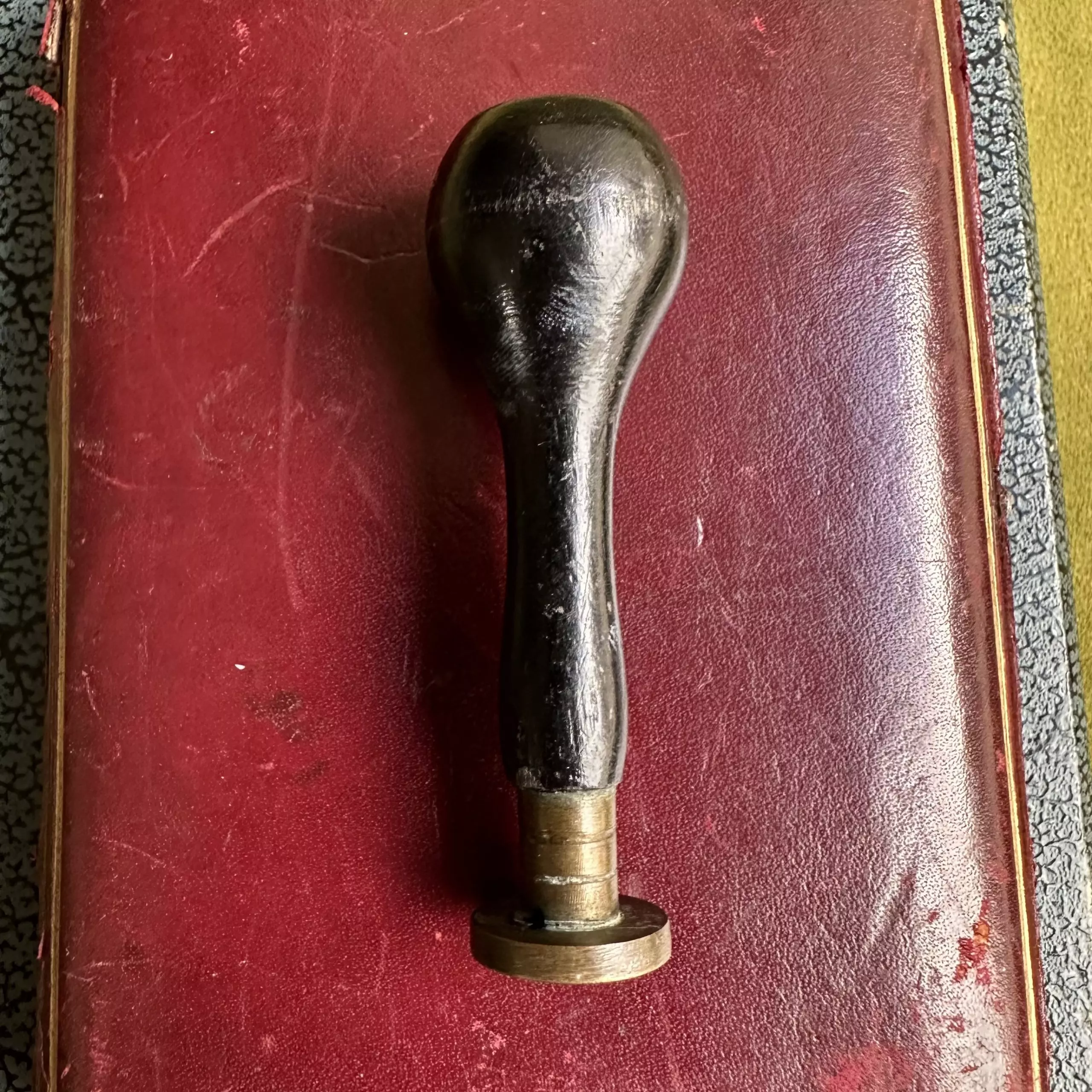 Initial E Desk Seal - Image 2