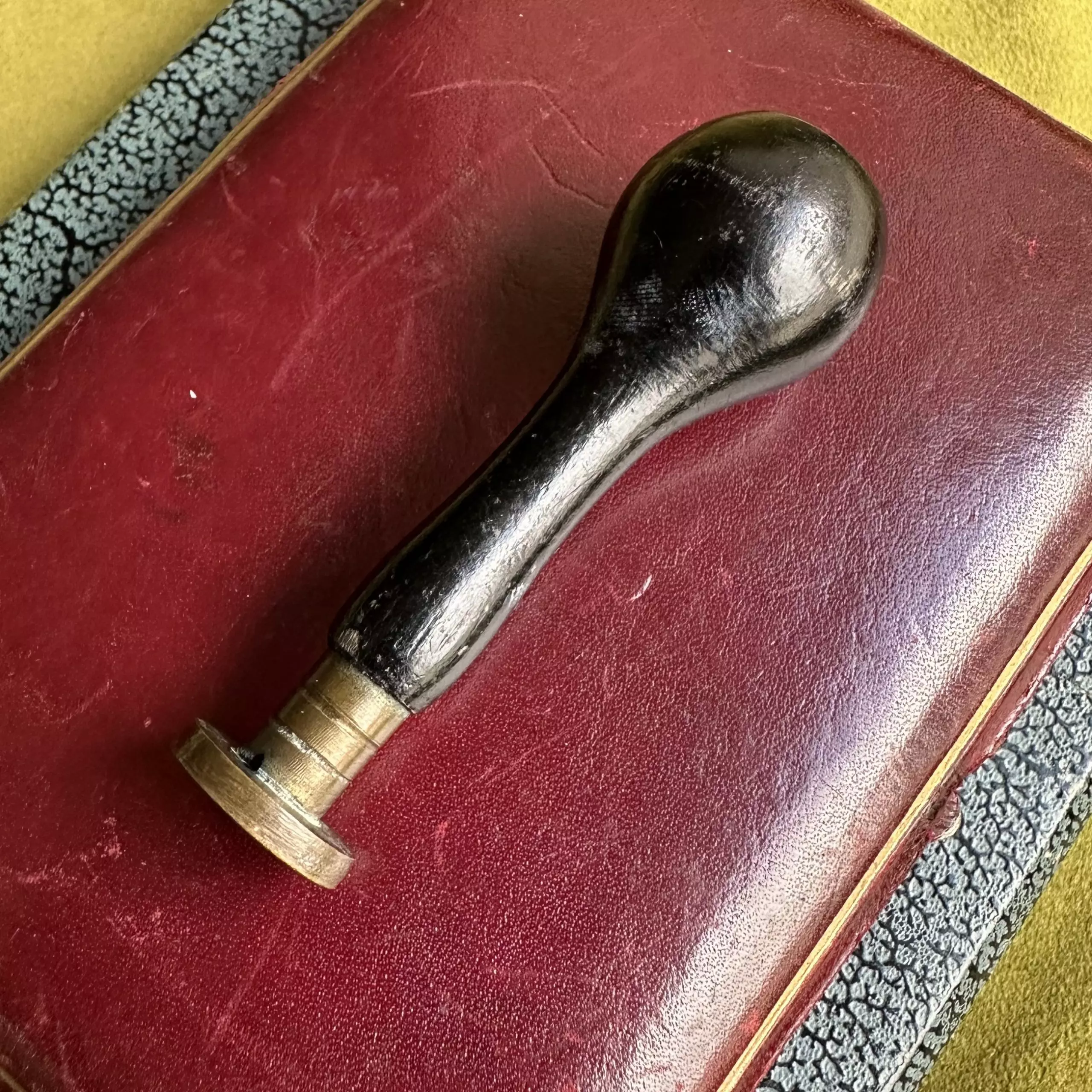 Initial E Desk Seal - Image 4