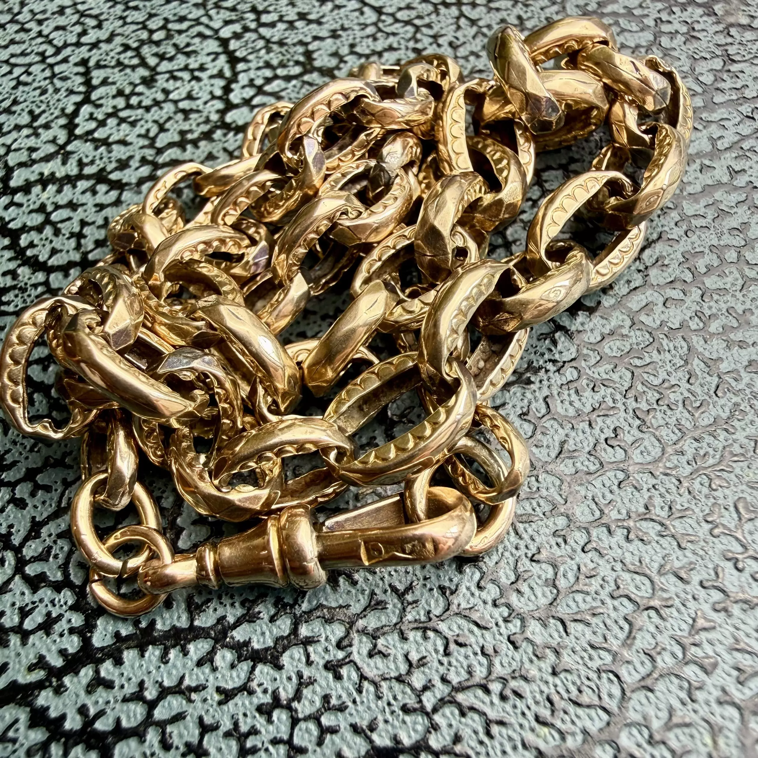 Sensational 9ct Engraved Victorian Chain - Image 5