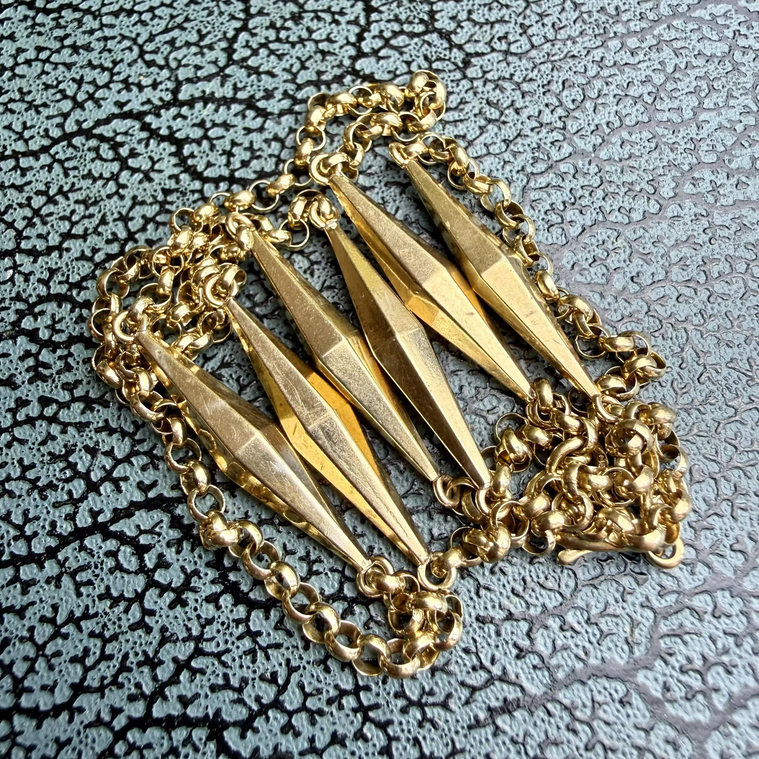 Stunning Victorian 9ct Torpedo Station Chain - Image 4