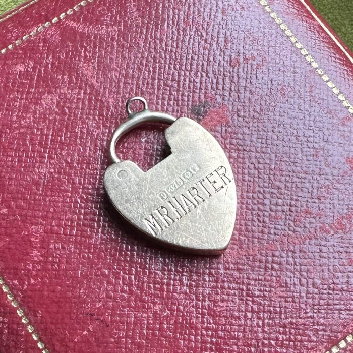 Antique 9ct Heart Padlock - Engraved For The Woman's Auxiliary Territorial Service - Image 5