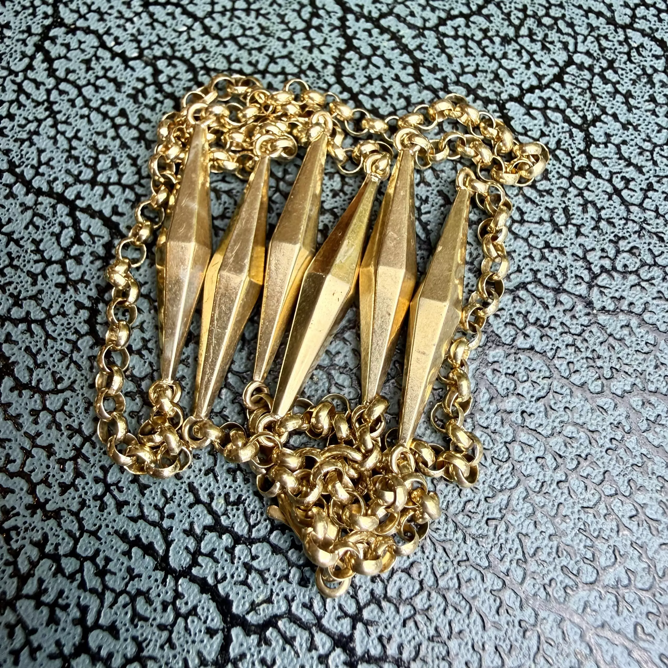 Stunning Victorian 9ct Torpedo Station Chain - Image 5