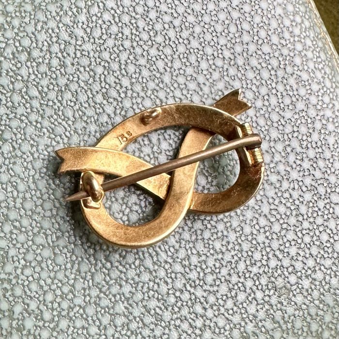 Victorian 15ct Gold & Split Seed Pearl Lovers' Knot Brooch - Image 6