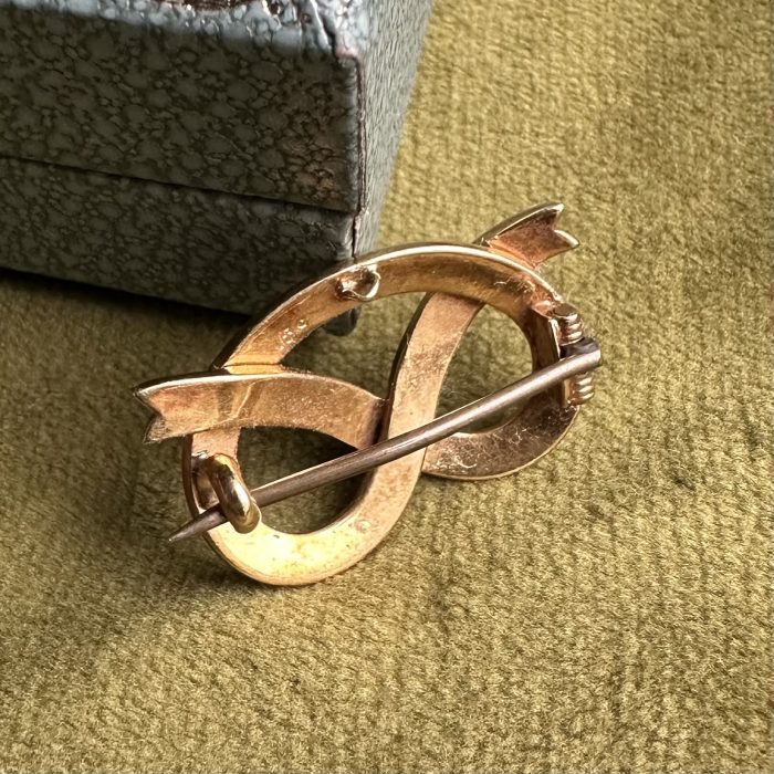 Victorian 15ct Gold & Split Seed Pearl Lovers' Knot Brooch - Image 9