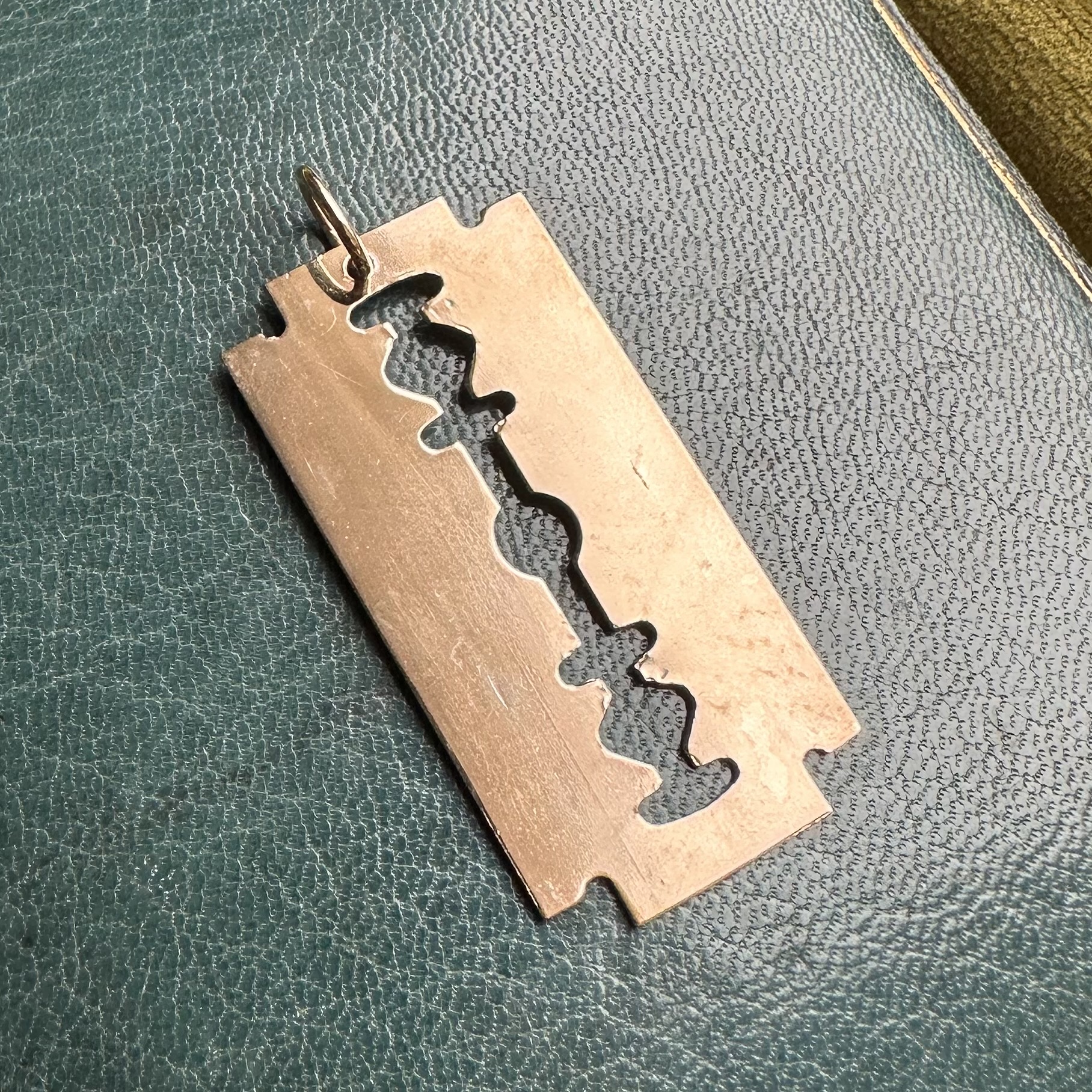 Vintage 9ct Gold Razor Blade Pendant