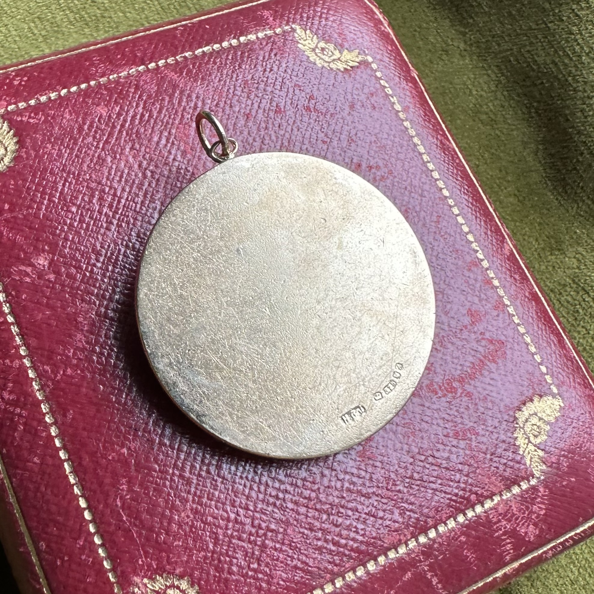 Vintage 9ct Gold Comedy Tragedy Theatre Masks Pendant - Image 5