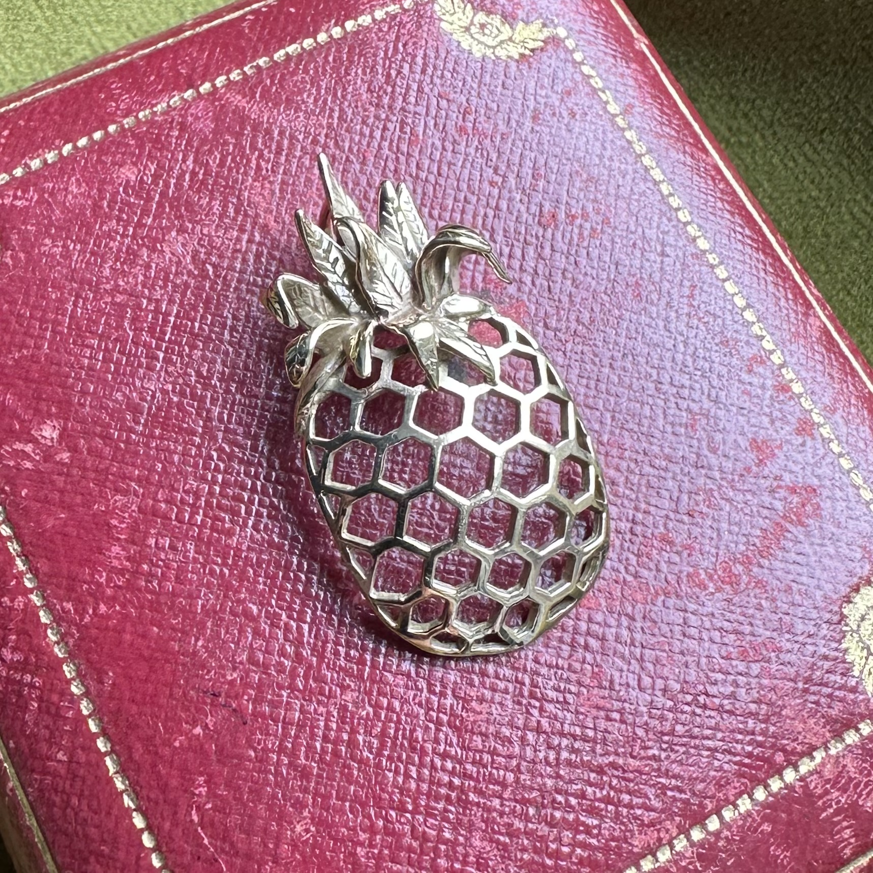Vintage 9ct Gold Pineapple Slider Pendant - Image 3