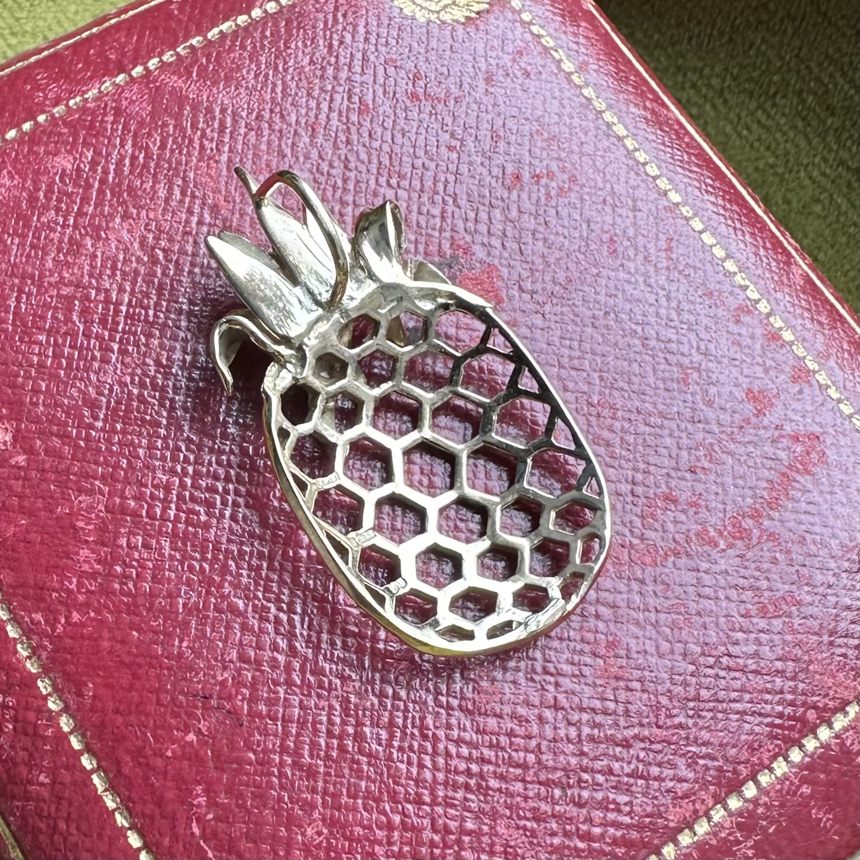 Vintage 9ct Gold Pineapple Slider Pendant - Image 6