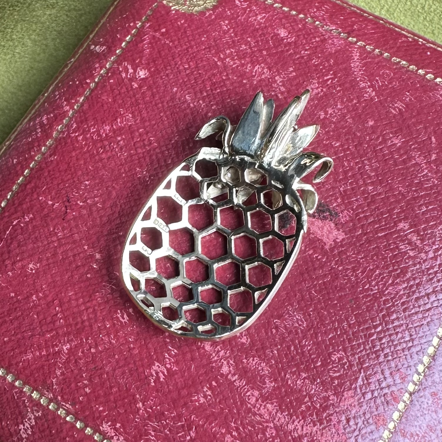 Vintage 9ct Gold Pineapple Slider Pendant - Image 7