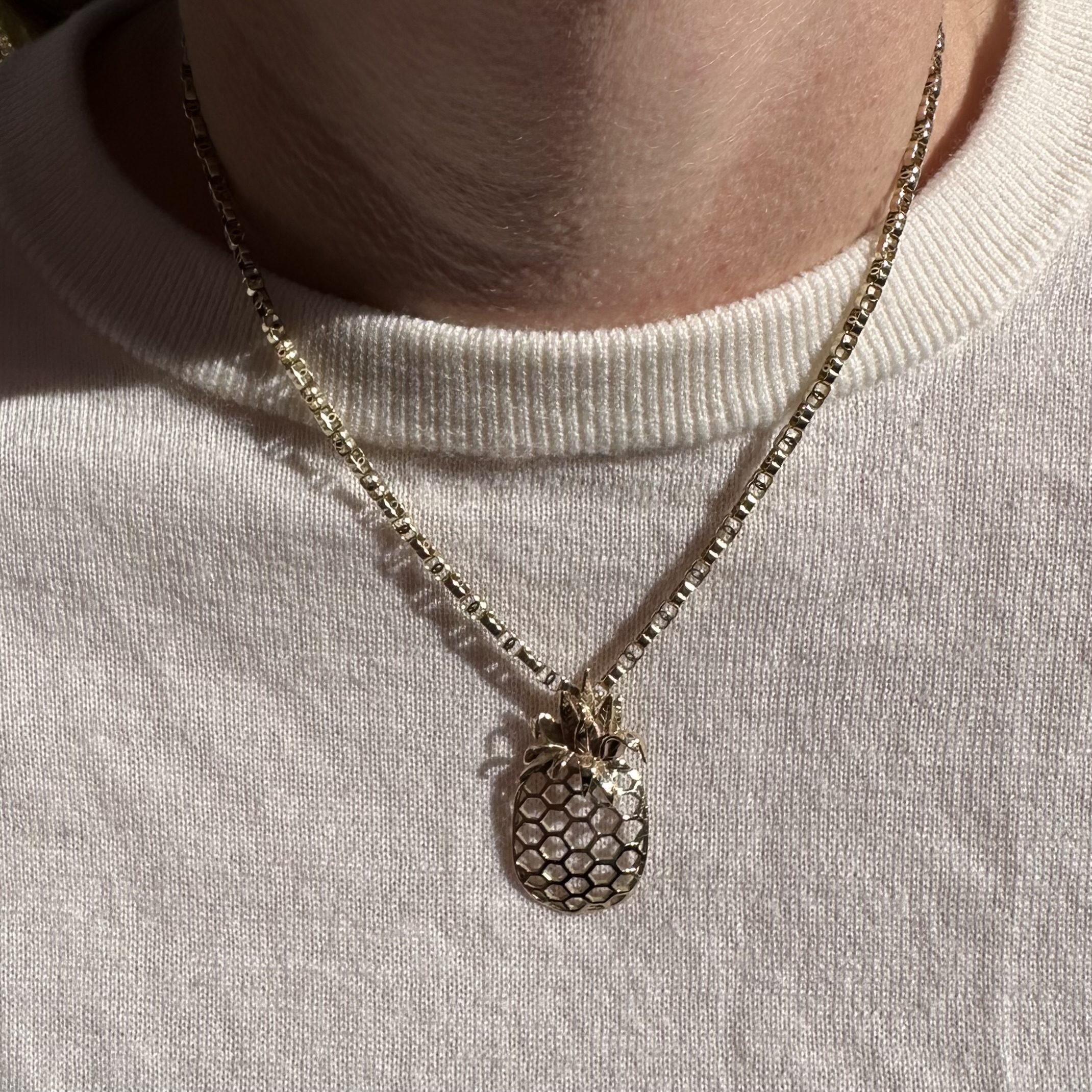 Vintage 9ct Gold Pineapple Slider Pendant - Image 2