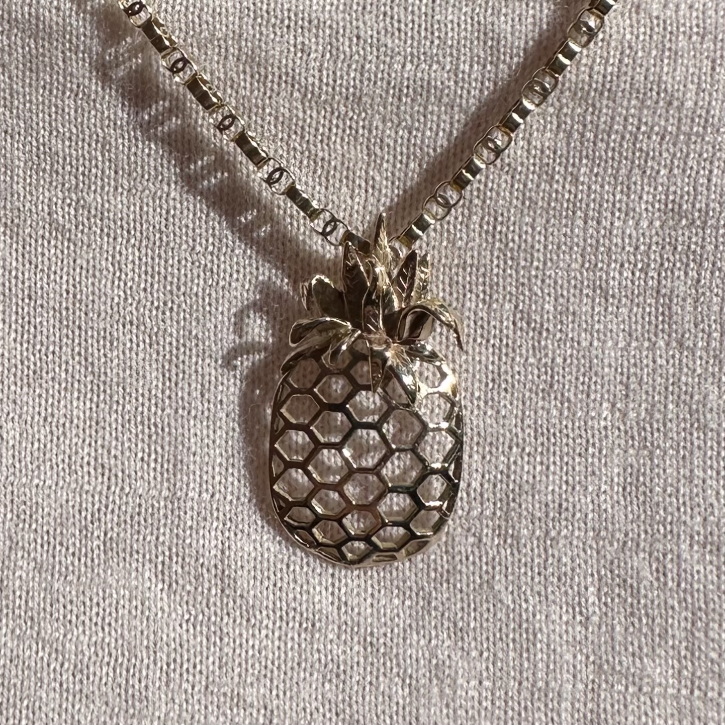 Vintage 9ct Gold Pineapple Slider Pendant - Image 9