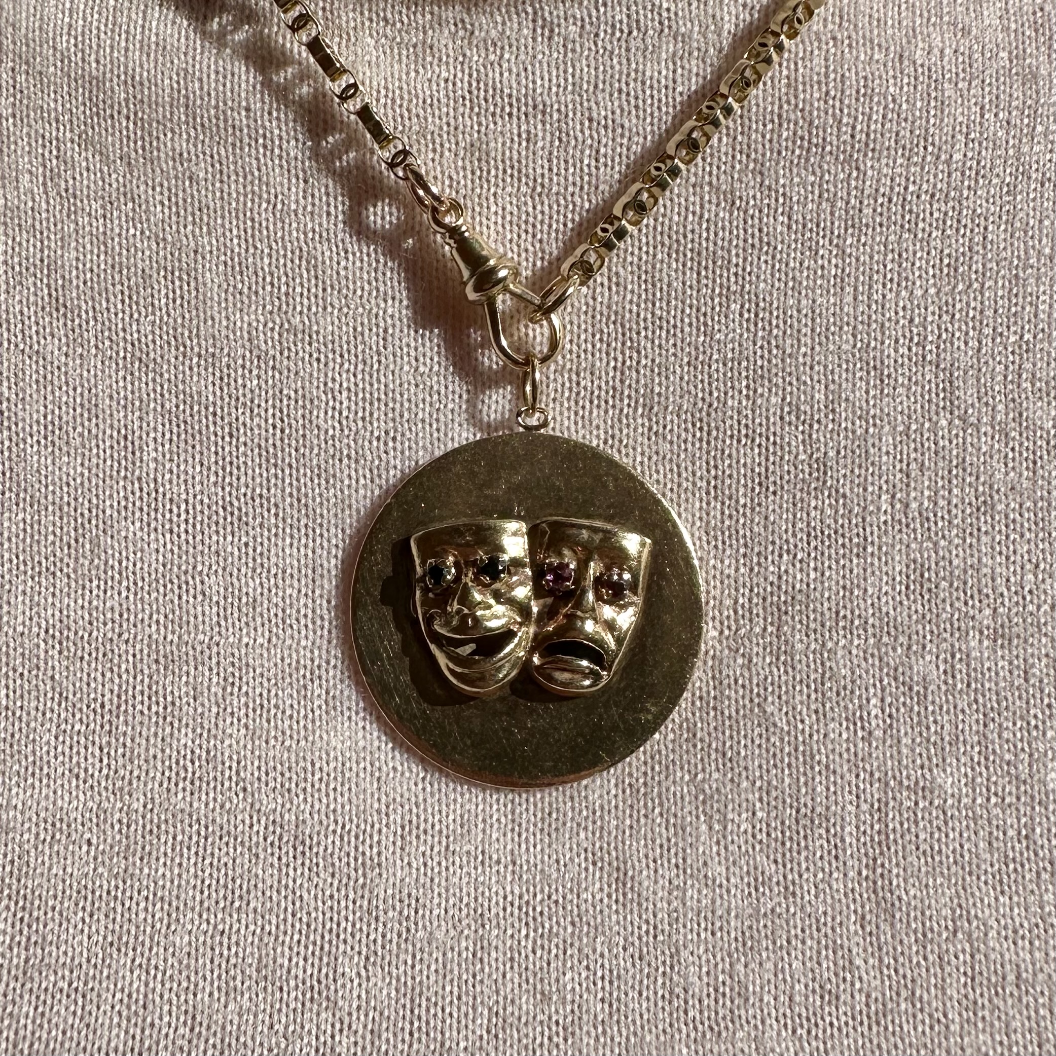 Vintage 9ct Gold Comedy Tragedy Theatre Masks Pendant - Image 6