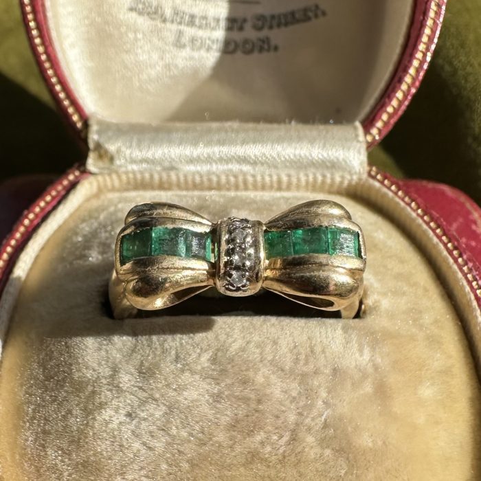 14ct Emerald & Diamond Bow Ring - Image 3