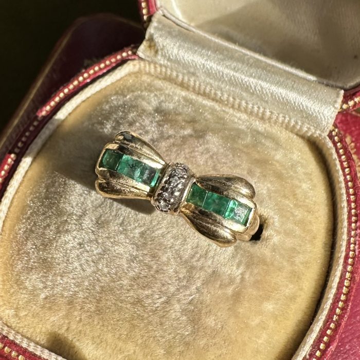 14ct Emerald & Diamond Bow Ring - Image 5