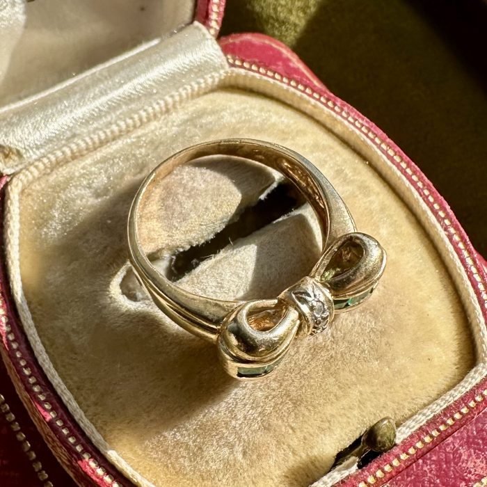 14ct Emerald & Diamond Bow Ring - Image 9