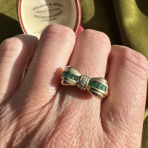 14ct Emerald & Diamond Bow Ring