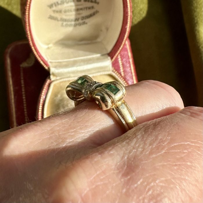 14ct Emerald & Diamond Bow Ring - Image 12