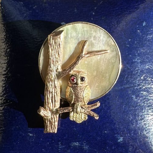 Vintage Bicolour 9ct & Mother Of Pearl Owl & Moon Brooch