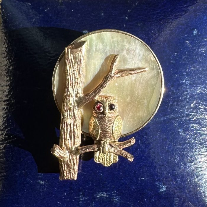 Vintage Bicolour 9ct & Mother Of Pearl Owl & Moon Brooch