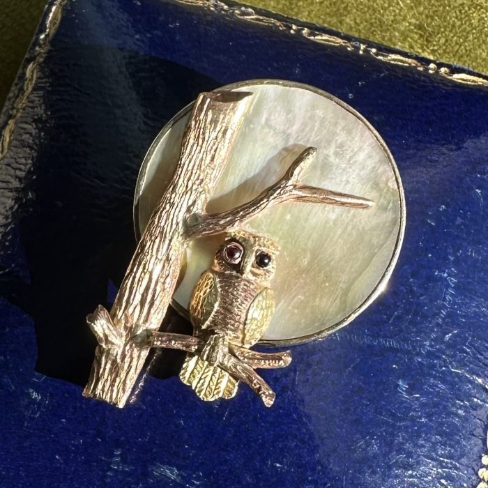 Vintage Bicolour 9ct & Mother Of Pearl Owl & Moon Brooch - Image 3
