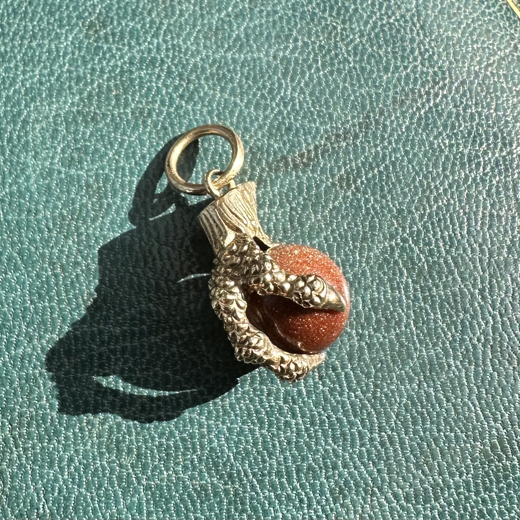 Vintage 9ct Gold & Goldstone Orb Dragon Claw Pendant - Image 6