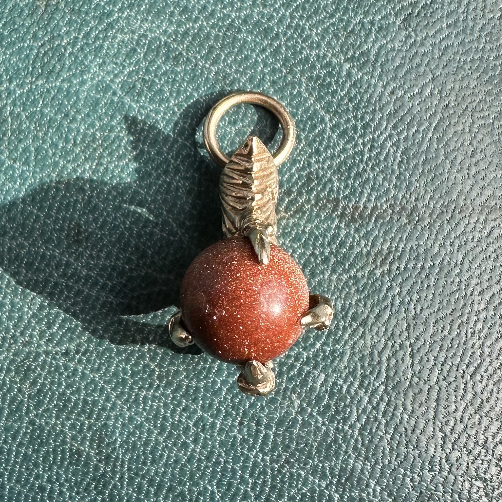 Vintage 9ct Gold & Goldstone Orb Dragon Claw Pendant - Image 3